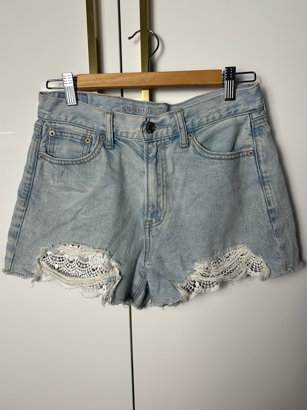 American Eagle Women’s Size 4 Light Wash Distressed Lace Denim Shorts